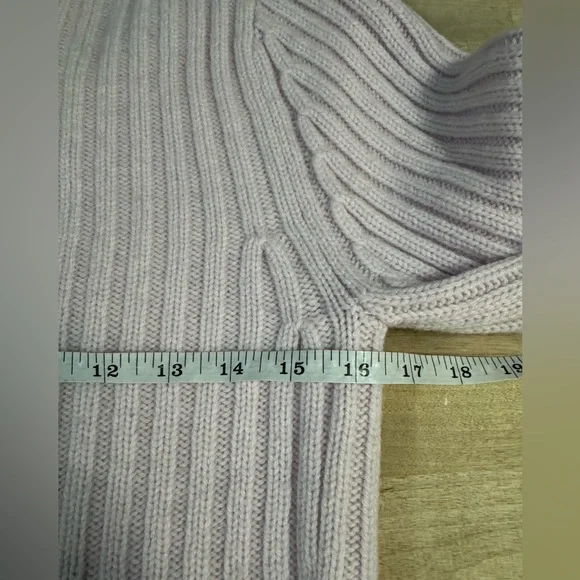 Vince cropped pink wool and cashmere V-Neck Sweater - Picture 8 of 11